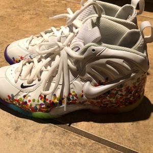 Birthday cake w sprinkles boys Nike’s